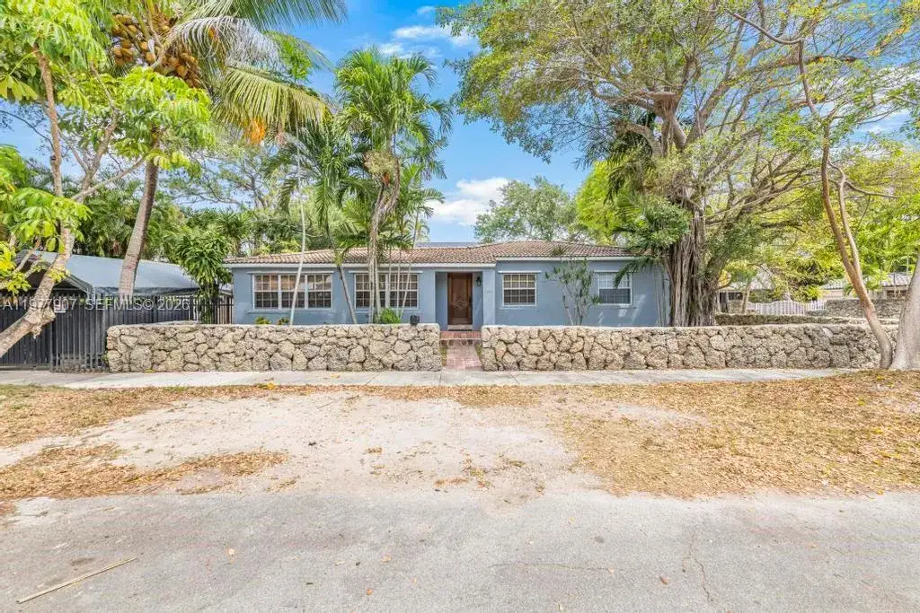 3 bedroom 2 bath Residential for sale at 2301 Tequesta Ln, Coconut Grove FL 33133