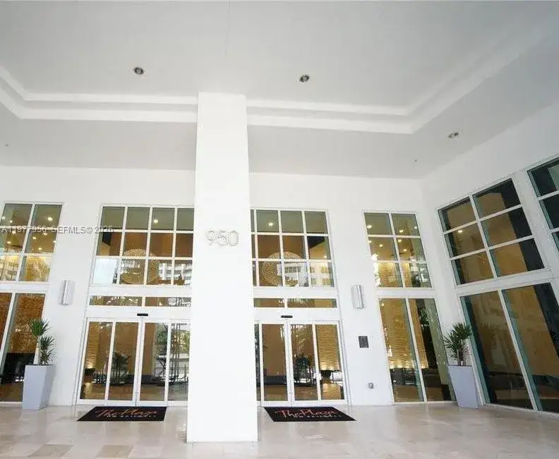 2 bedroom 2 bath Residential for sale at 950 Brickell Bay Dr # 1107, Miami FL 33131