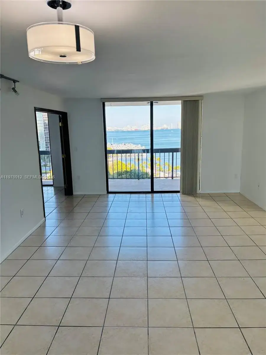 2 bedroom 2 bath Residential Lease for rent at 2333 Brickell Ave # 1115, Miami FL 33129