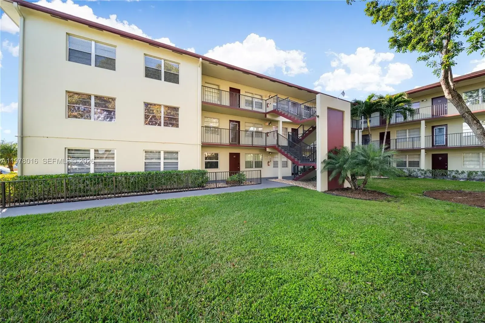 2 bedroom 1 bath Residential for sale at 13455 SW 3rd St # 302S, Pembroke Pines FL 33027