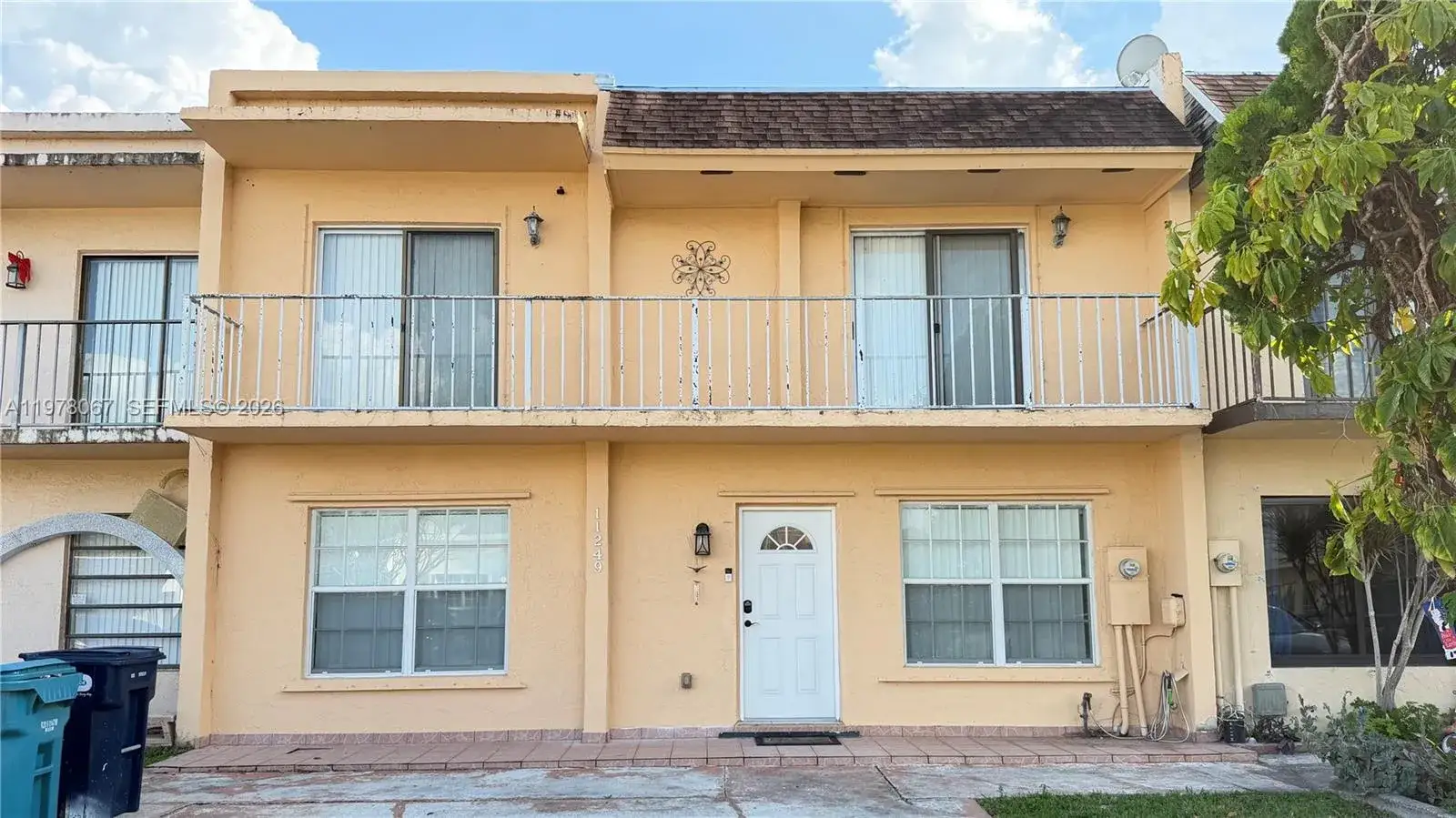 3 bedroom 3 bath Residential for sale at 11249 SW 33rd Cir Pl, Miami FL 33165