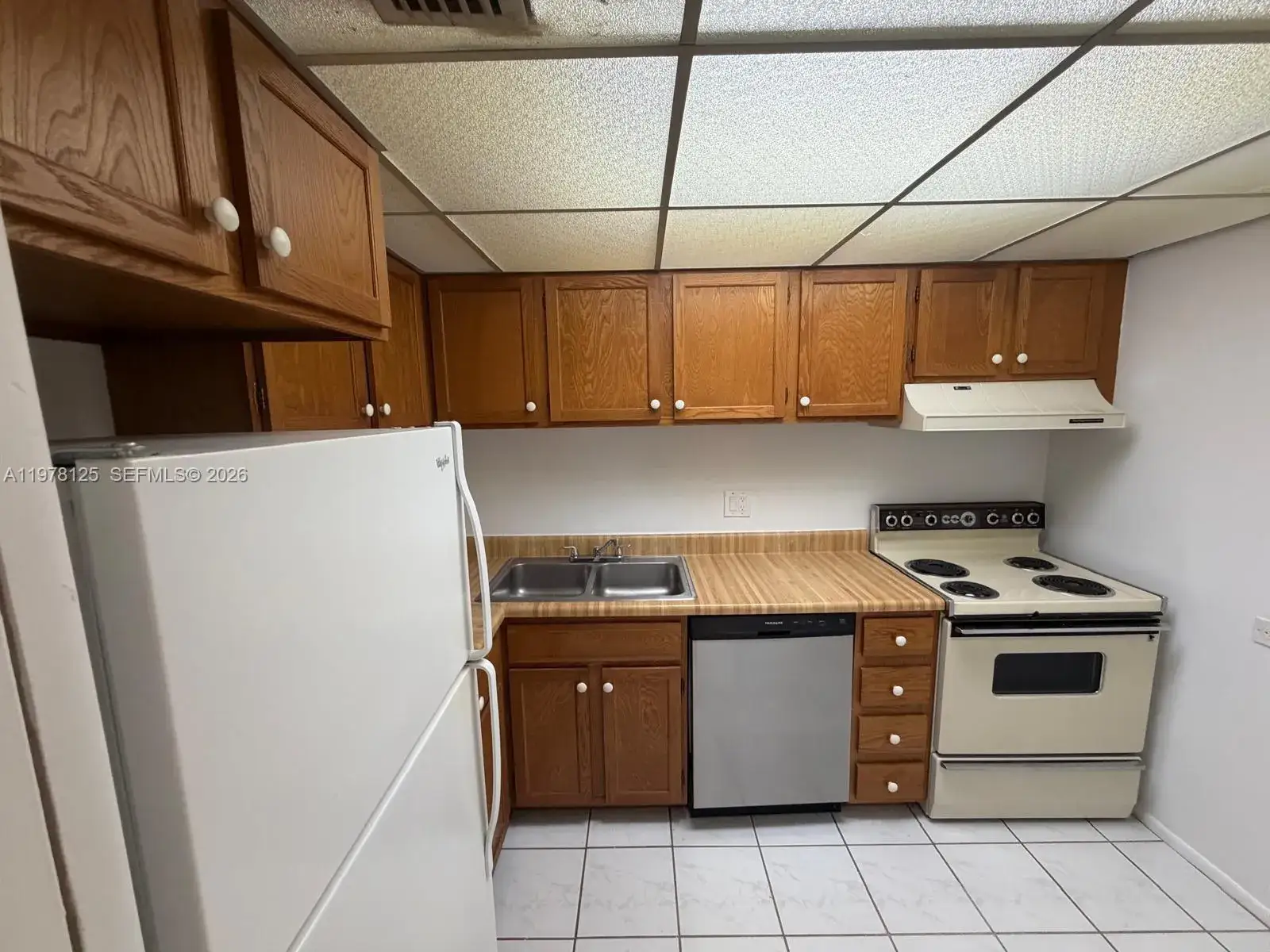 1 bedroom 1 bath Residential Lease for rent at 3720 Inverrary Dr # 2K, Lauderhill FL 33319