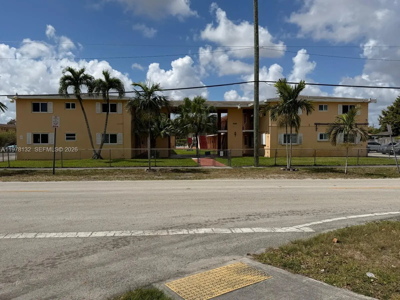1 bedroom 1 bath Residential for sale at 3800 SW 102nd Ave # 203, Miami FL 33165
