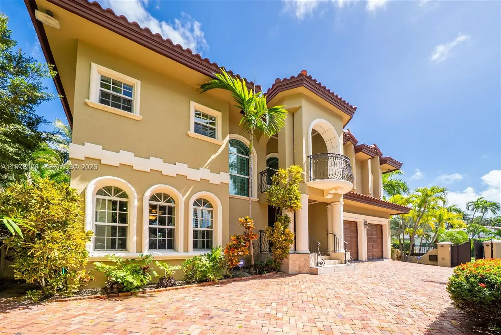 5 bedroom 4 bath Residential for sale at 4501 N Bay Rd, Miami Beach FL 33140