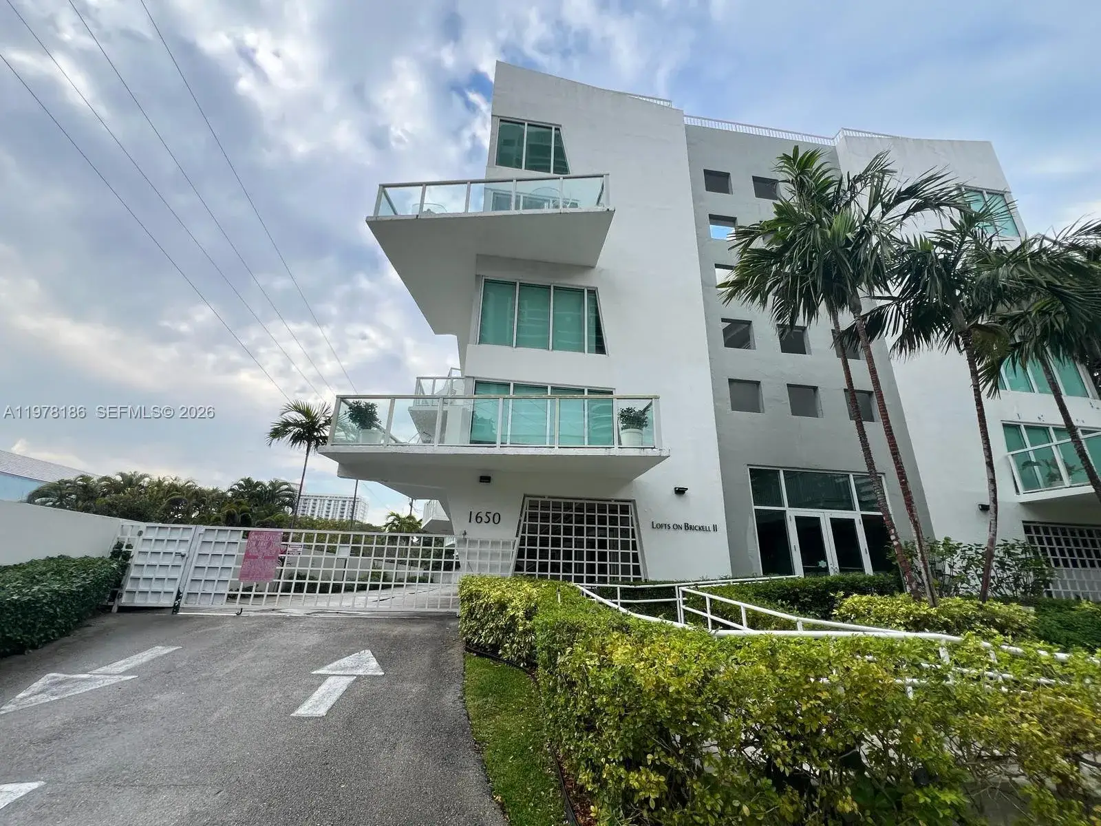 1 bedroom 1 bath Residential Lease for rent at 1650 Brickell Ave # 206, Miami FL 33129