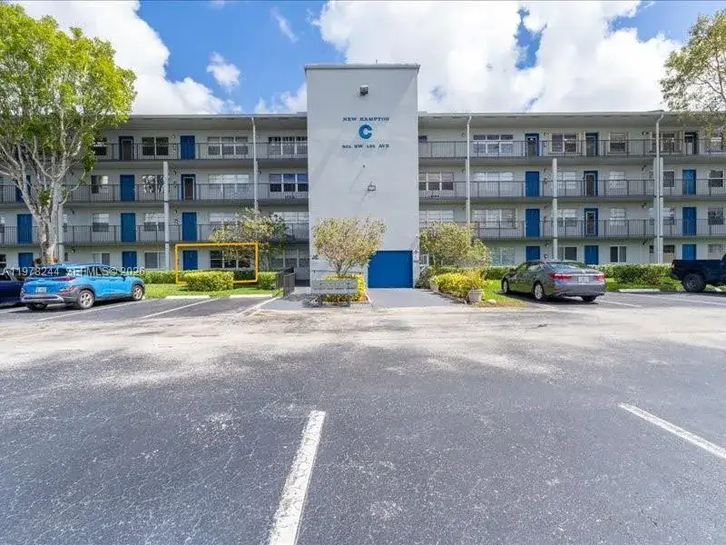 1 bedroom 1 bath Residential for sale at 301 SW 135th Ave # 108C, Pembroke Pines FL 33027