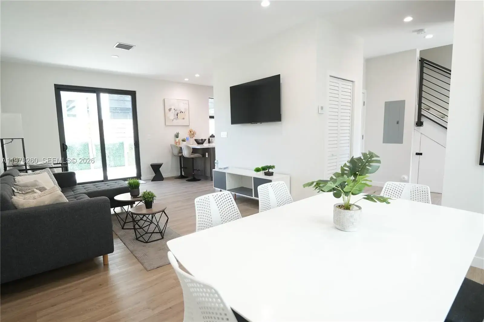 3 bedroom 2 bath Residential Lease for rent at 211 SE 4th St # 3, Hallandale Beach FL 33009