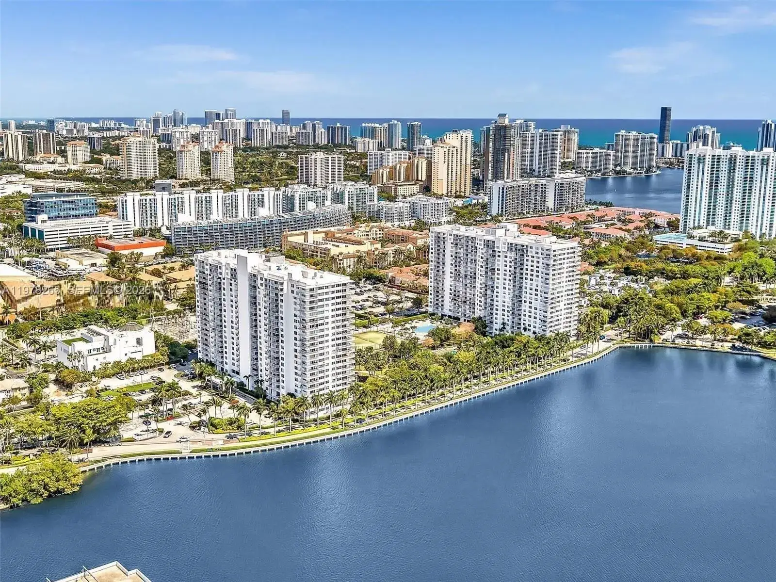 1 bedroom 2 bath Residential for sale at 2801 NE 183rd St # 1108W, Aventura FL 33160