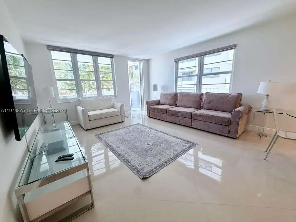 1 bedroom 1 bath Residential for sale at 100 Lincoln Rd # 521, Miami Beach FL 33139