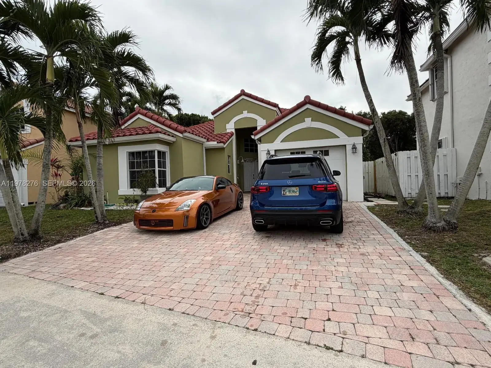 3 bedroom 2 bath Residential for sale at 400 Somerset Way, Weston FL 33326