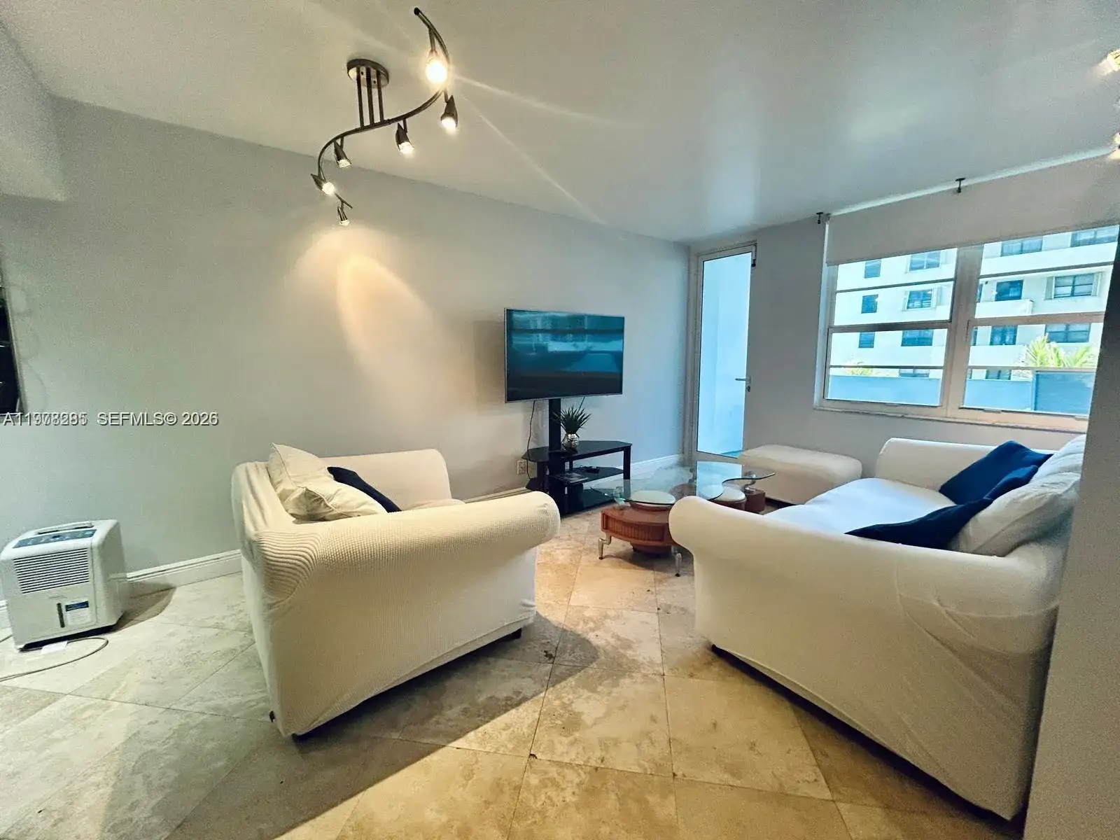 1 bedroom 1 bath Residential Lease for rent at 100 Lincoln Rd # 728, Miami Beach FL 33139