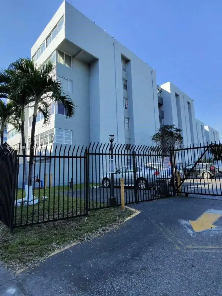 2 bedroom 1 bath Residential Lease for rent at 750 NW 43rd Ave # 501, Miami FL 33126