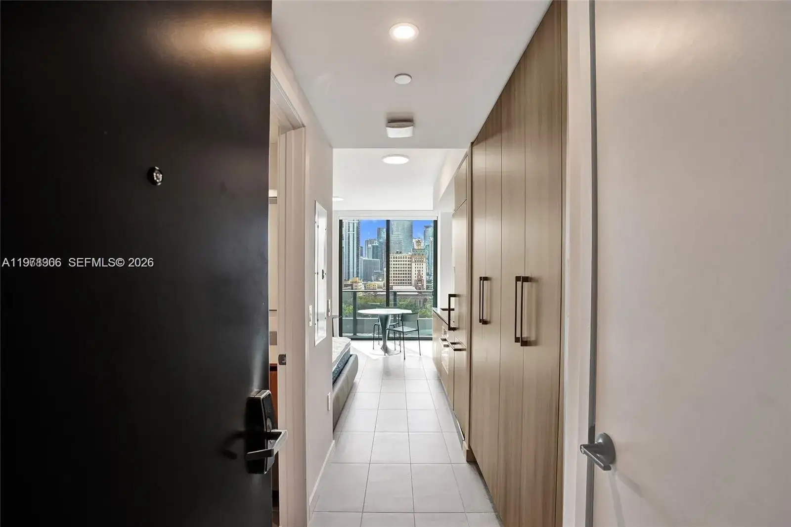 1 bath Residential Lease for rent at 121 NE 5TH # 801b, Miami FL 33132