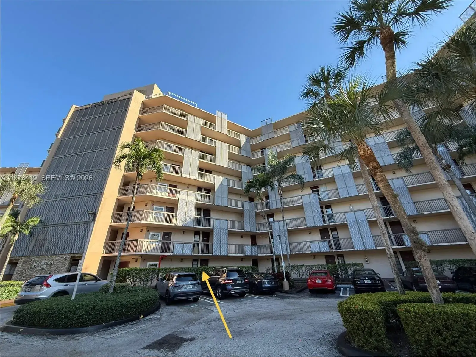 1 bedroom 1 bath Residential for sale at 3301 N Country Club Dr # 106, Aventura FL 33180