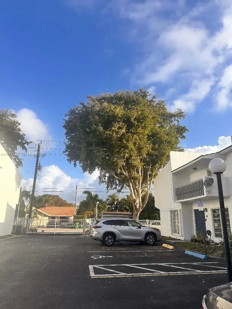 3 bedroom 2 bath Residential for sale at 9400 SW 170th St # 103, Palmetto Bay FL 33157