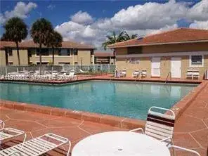 2 bedroom 2 bath Residential for sale at 918 Twin Lakes Dr # M, Coral Springs FL 33071