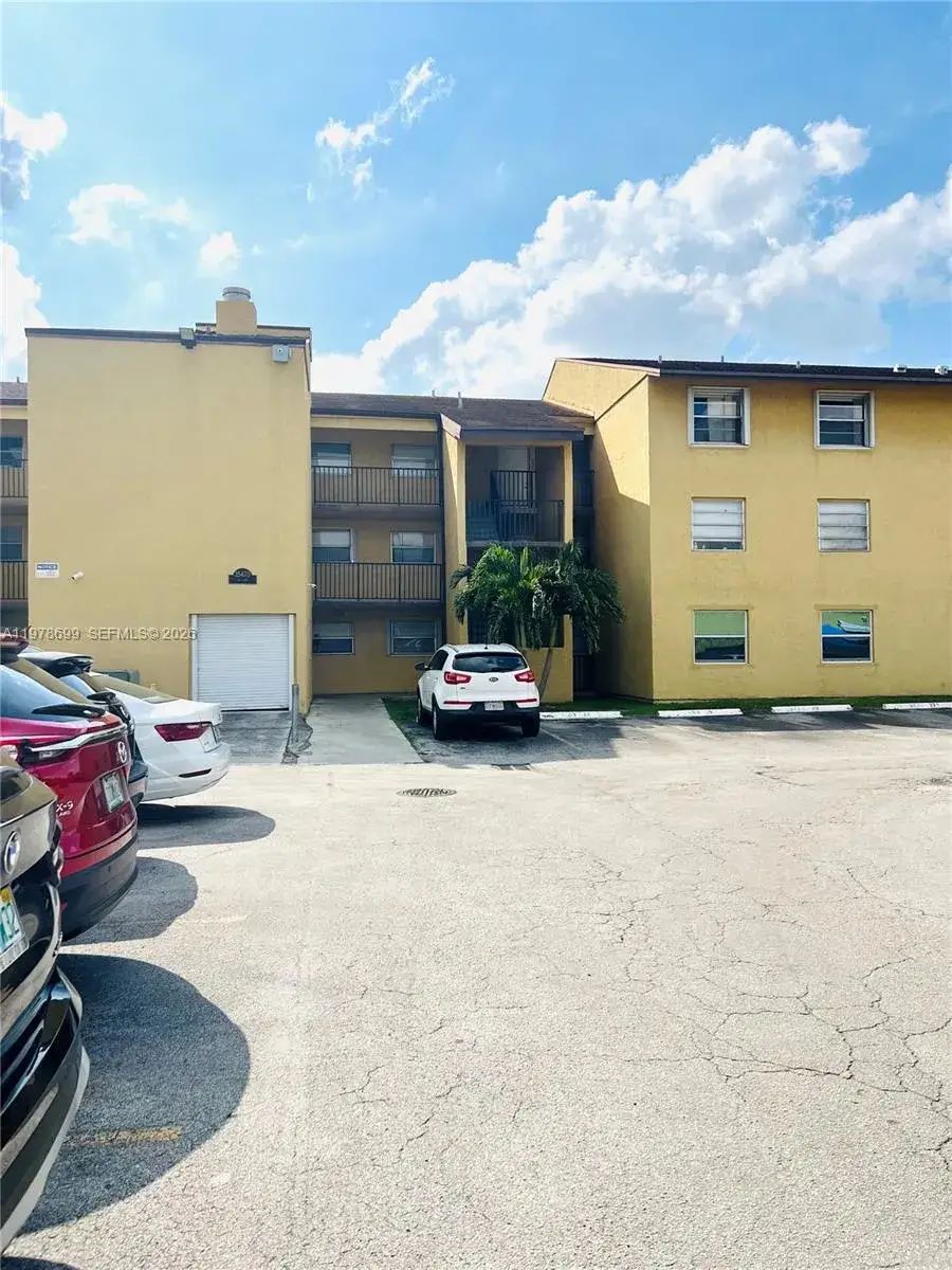 3 bedroom 2 bath Residential Lease for rent at 15470 SW 82nd Ln # 316, Miami FL 33193