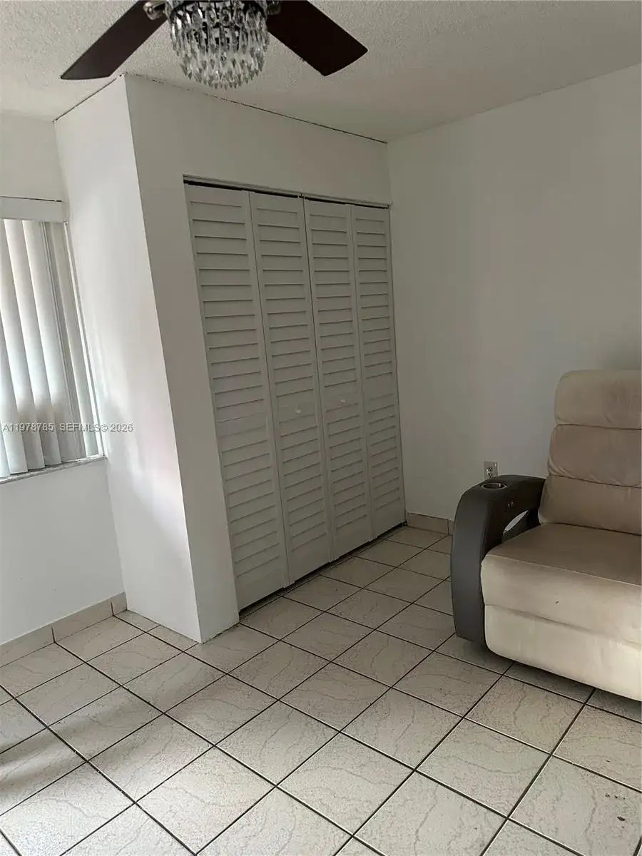 1 bedroom 1 bath Residential for sale at 2194 W 60th St # 22213, Hialeah FL 33016