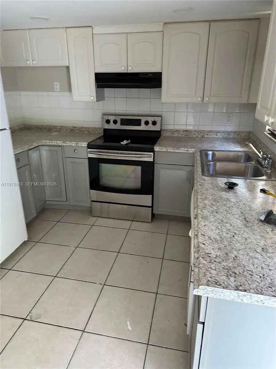 2 bedroom 1 bath Residential Lease for rent at 5223 NW 27th St # 9B, Lauderhill FL 33313