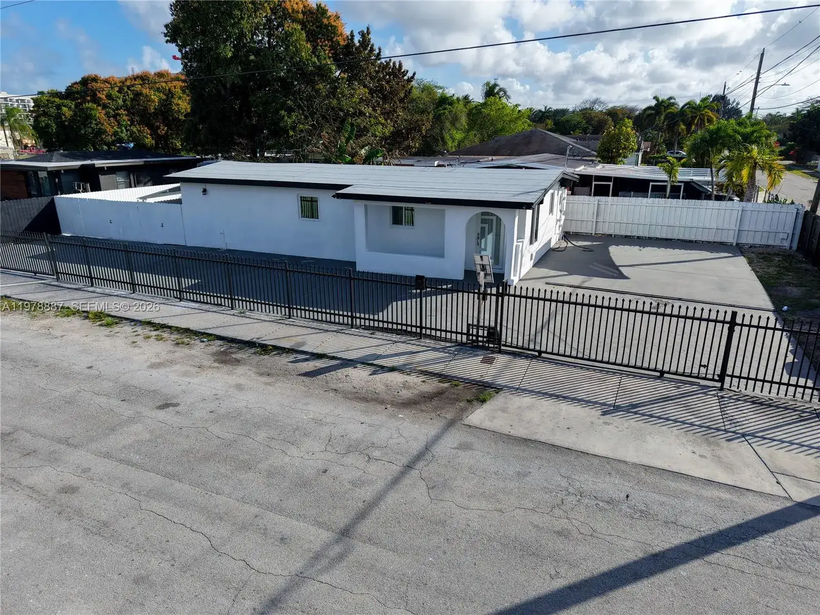 3 bedroom 3 bath Residential for sale at 10090 W Fern St, Miami FL 33157