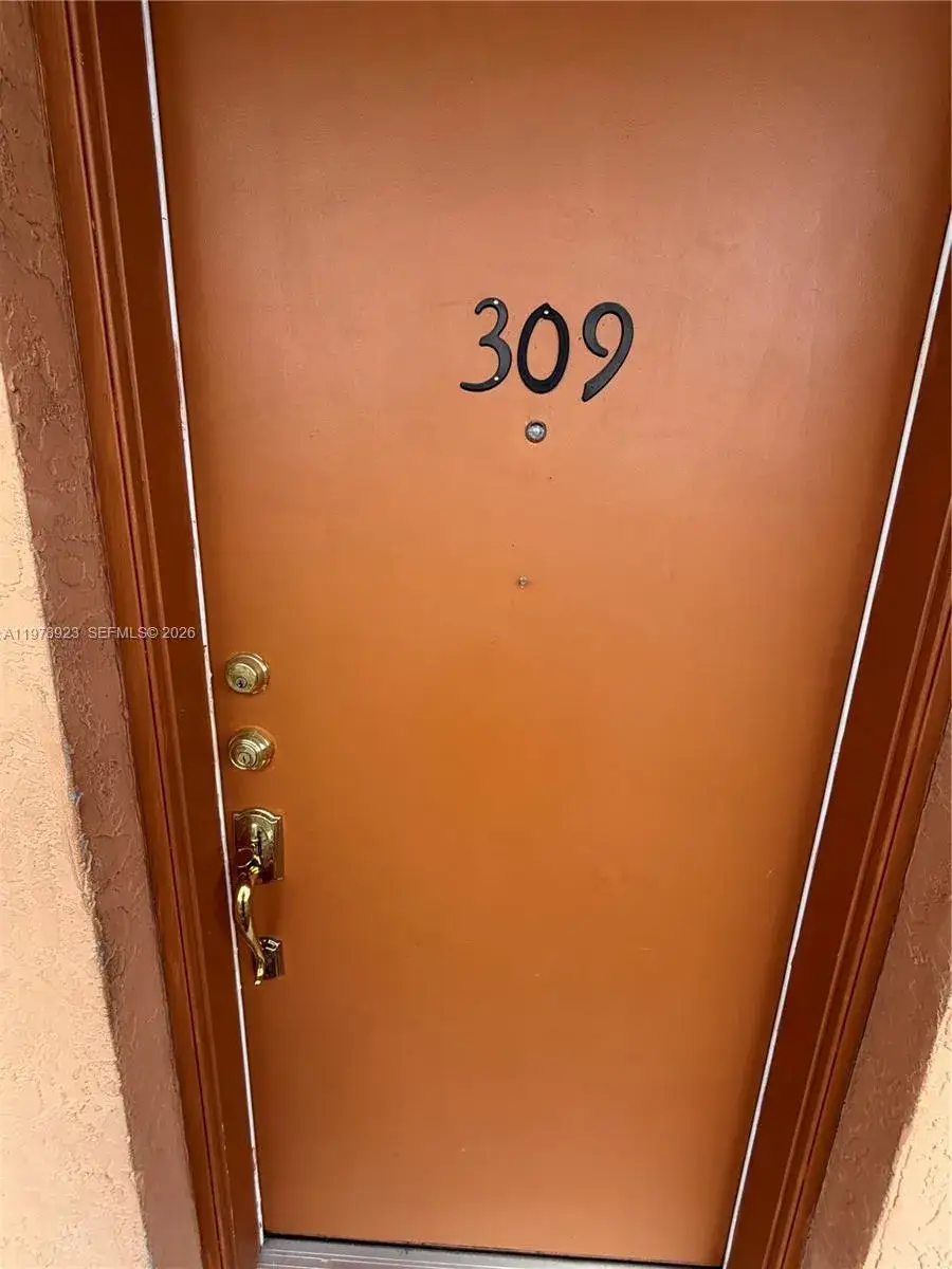 3 bedroom 2 bath Residential for sale at 1800 W 54th St # 309, Hialeah FL 33012