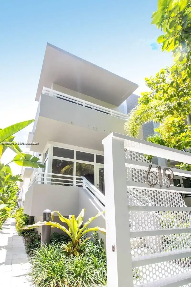 2 bedroom 2 bath Residential for sale at 619 Meridian Ave # 4, Miami Beach FL 33139
