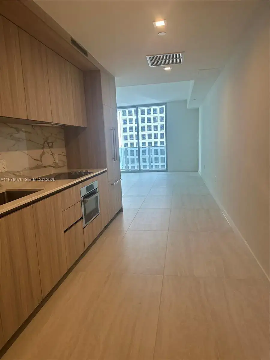 1 bedroom 1 bath Residential Lease for rent at 77 SE 5th # 2514, Miami FL 33131