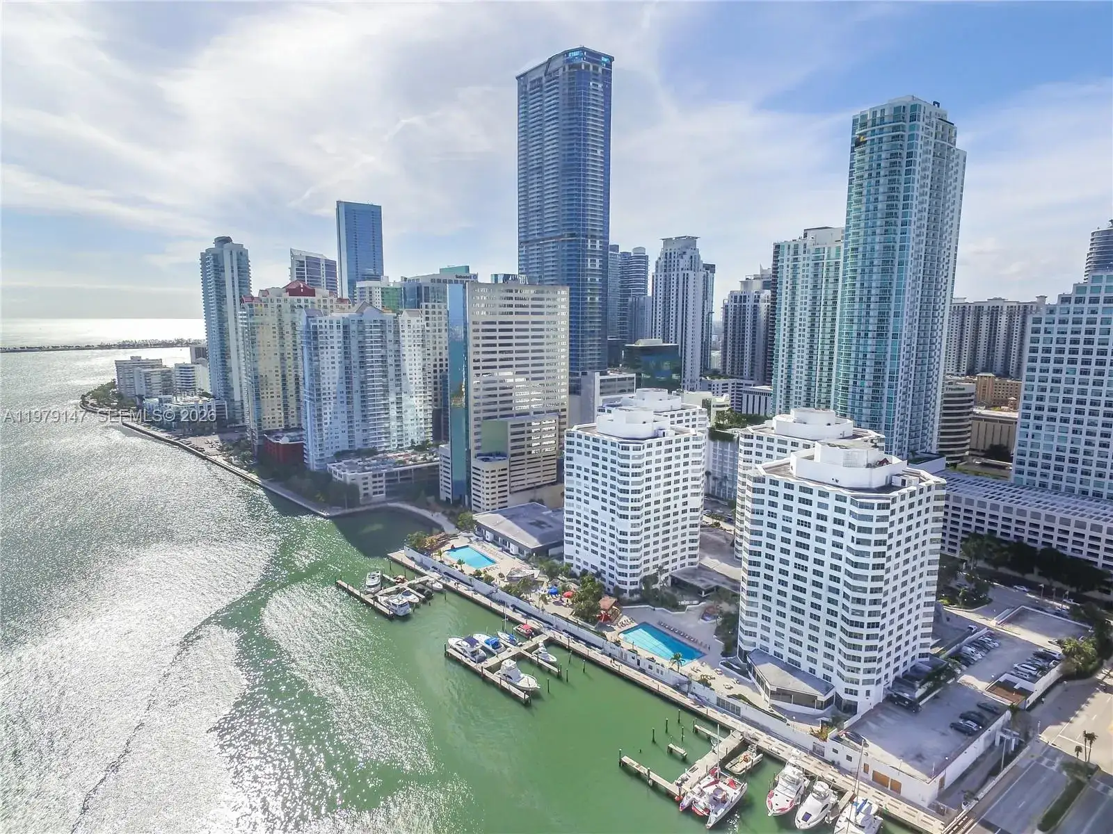 3 bedroom 3 bath Residential Lease for rent at 801 Brickell Bay Dr # 470, Miami FL 33131
