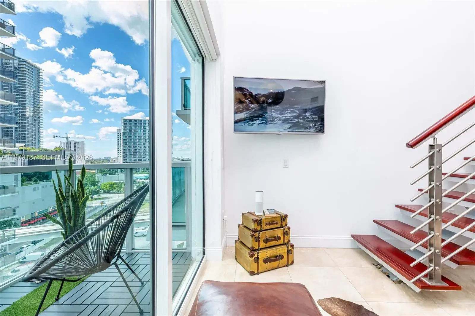 1 bedroom 1 bath Residential Lease for rent at 41 SE 5th St # 706, Miami FL 33131