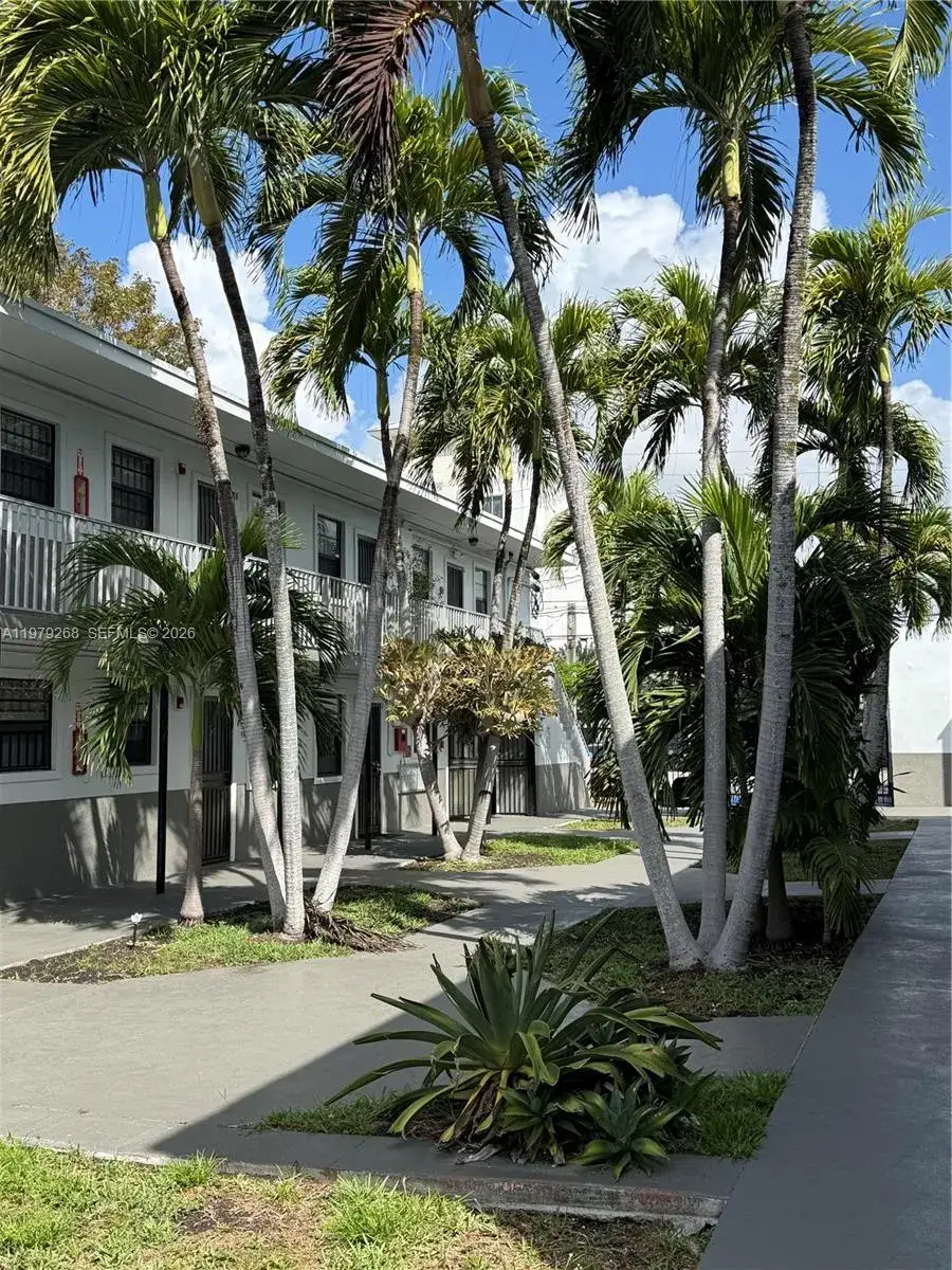 1 bedroom 1 bath Residential Lease for rent at 3616 Grand Ave # 7, Miami FL 33133