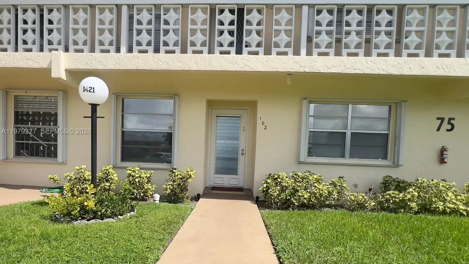 2 bedroom 2 bath Residential for sale at 1421 NW 19th Ter # 102, Delray Beach FL 33445