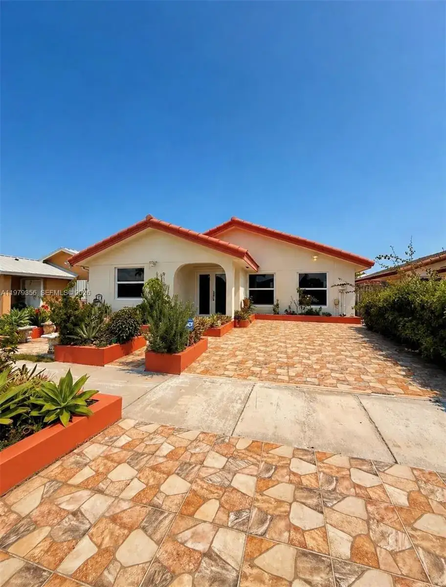 4 bedroom 2 bath Residential for sale at 910 SW 140th Ave, Miami FL 33184