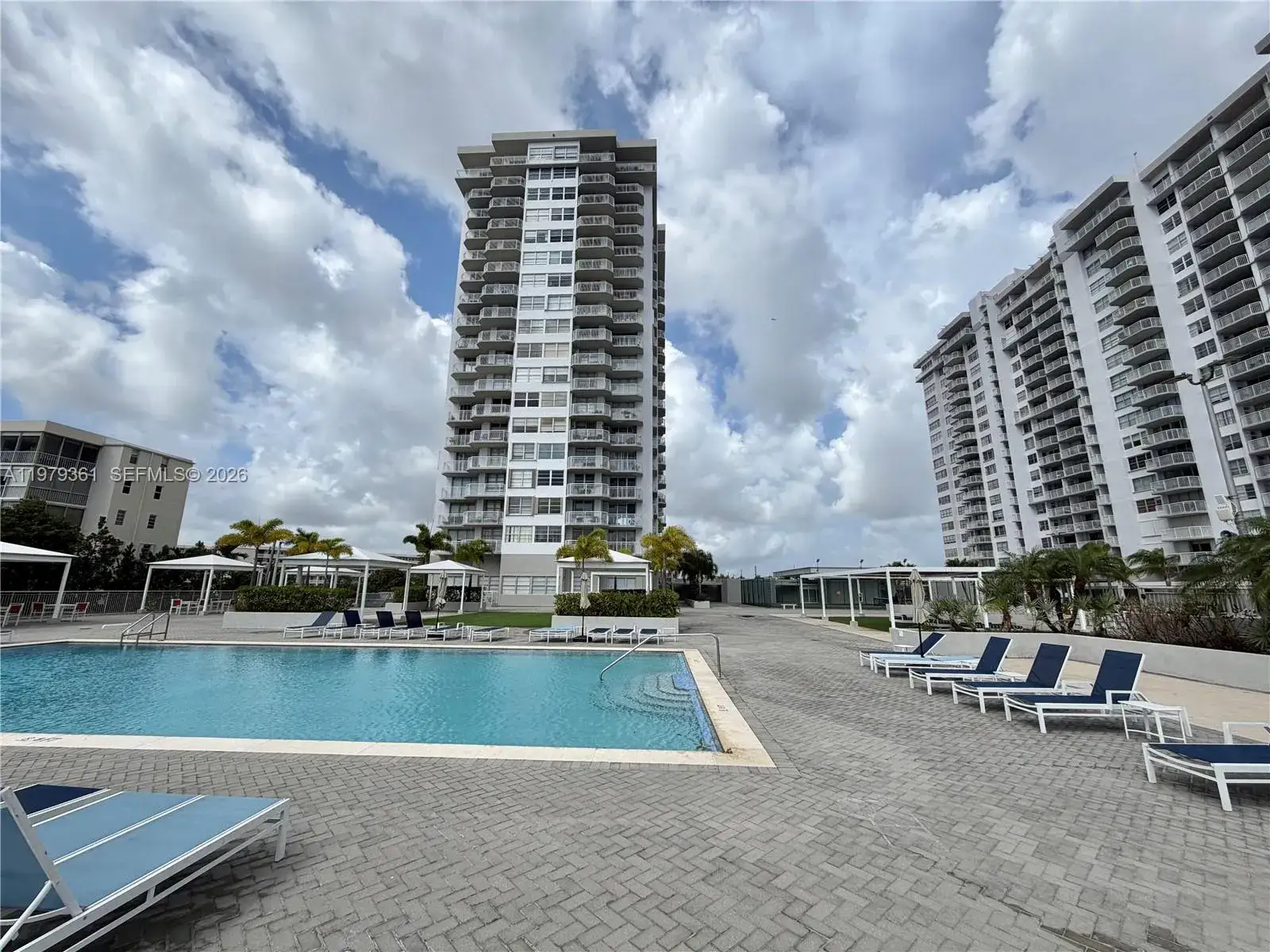 2 bedroom 2 bath Residential Lease for rent at 18031 Biscayne Blvd # 904, Aventura FL 33160