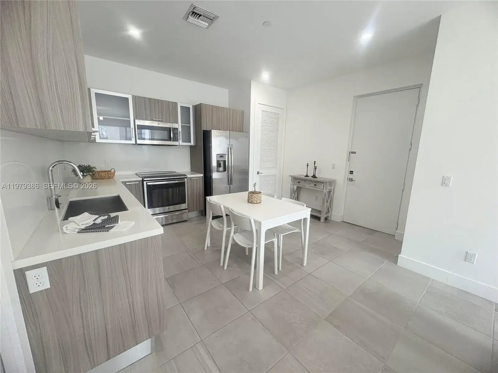 1 bath Residential Lease for rent at 1045 NE 18th Ave # 304, Fort Lauderdale FL 33304