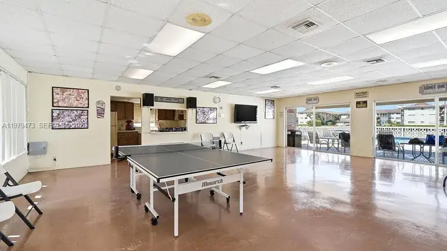 1 bedroom 1 bath Residential Lease for rent at 1825 S Ocean Dr # 811, Hallandale Beach FL 33009