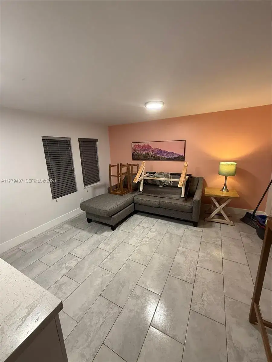 1 bedroom 1 bath Residential Lease for rent at 2020 Washington St # 4, Hollywood FL 33020