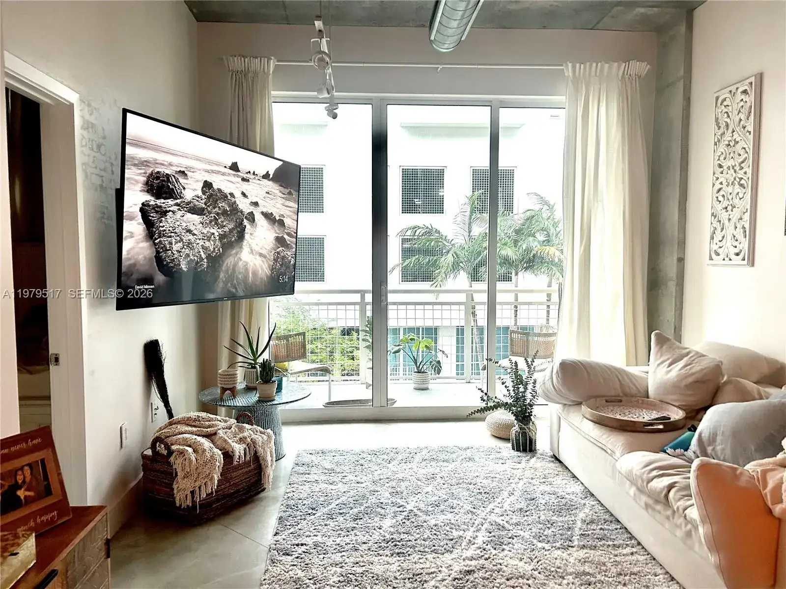 1 bedroom 1 bath Residential Lease for rent at 2001 Biscayne Blvd # 2310, Miami FL 33137