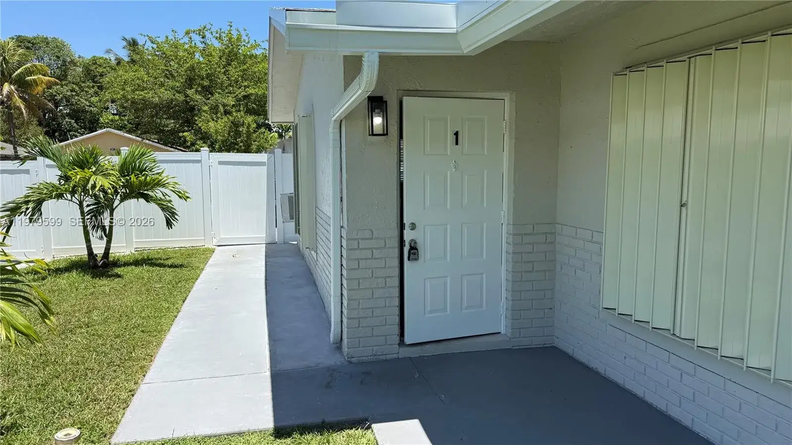 2 bedroom 1 bath Residential Lease for rent at 220 NW 12th St # 4, Pompano Beach FL 33060