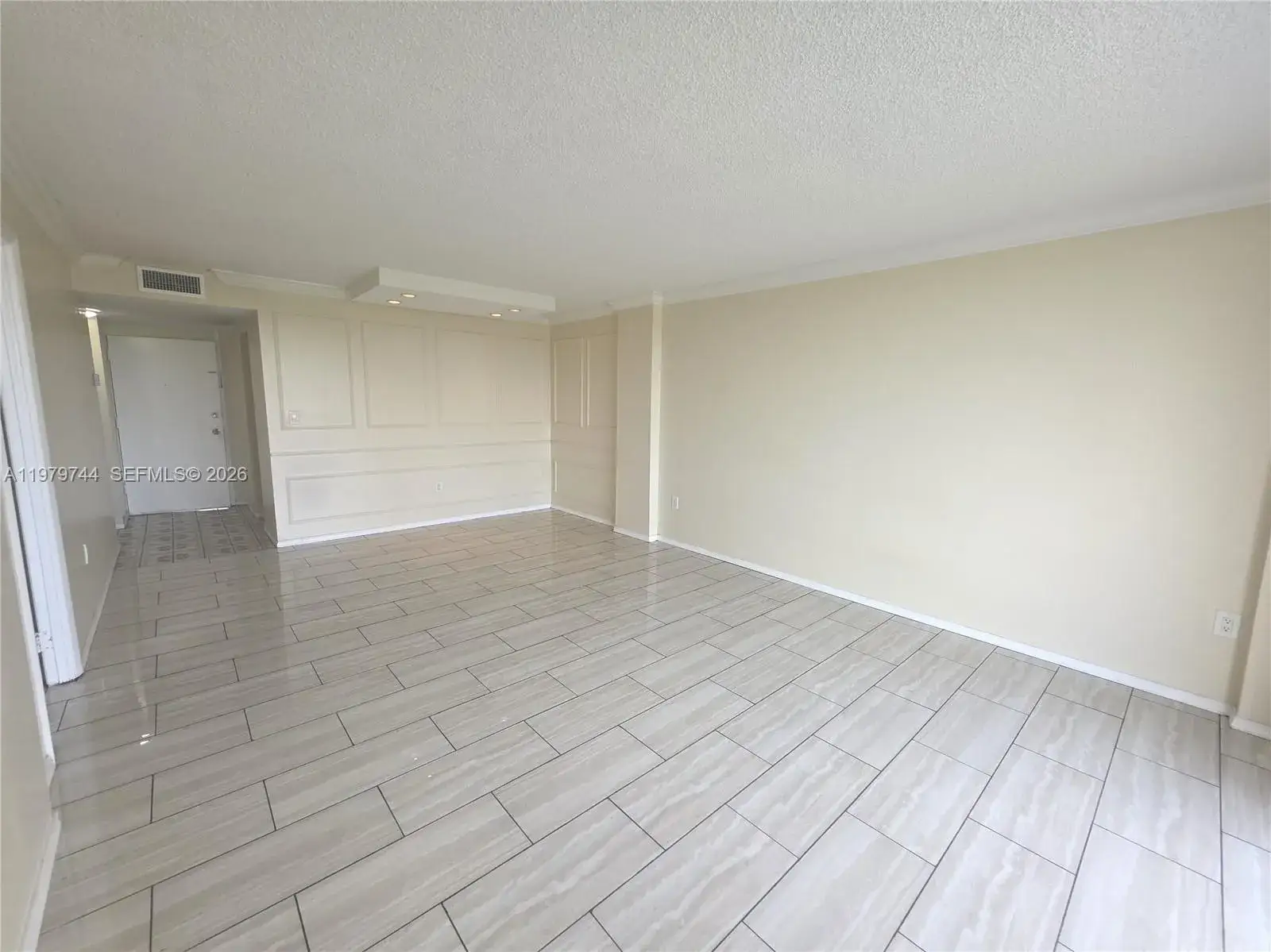 1 bedroom 1 bath Residential for sale at 15600 NW 7th Ave # 511, Miami FL 33169