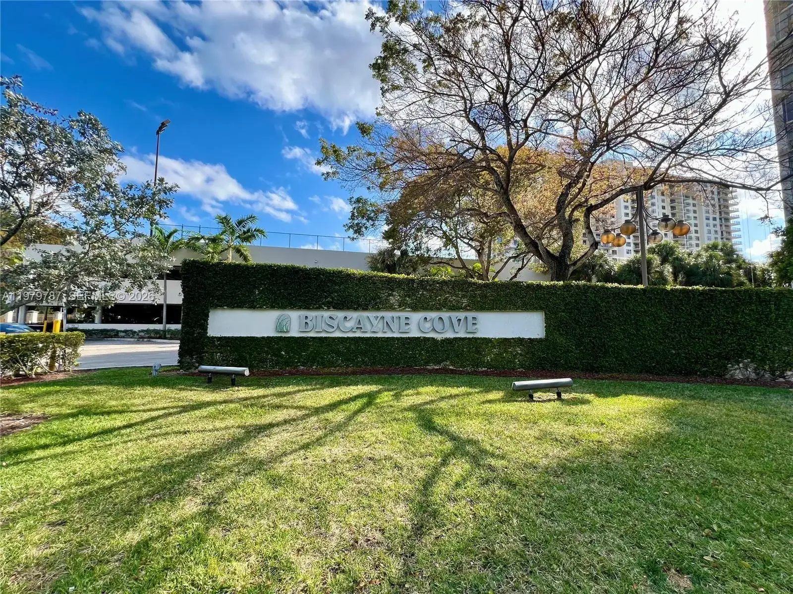 1 bedroom 1 bath Residential for sale at 18151 NE 31st Ct # 103, Aventura FL 33160