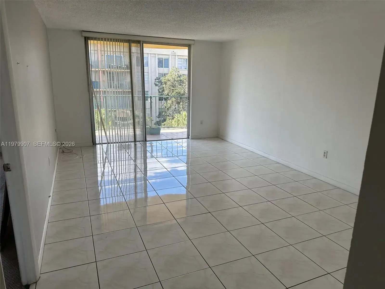 1 bedroom 1 bath Residential Lease for rent at 9350 Fontainebleau Blvd # 513, Miami FL 33172