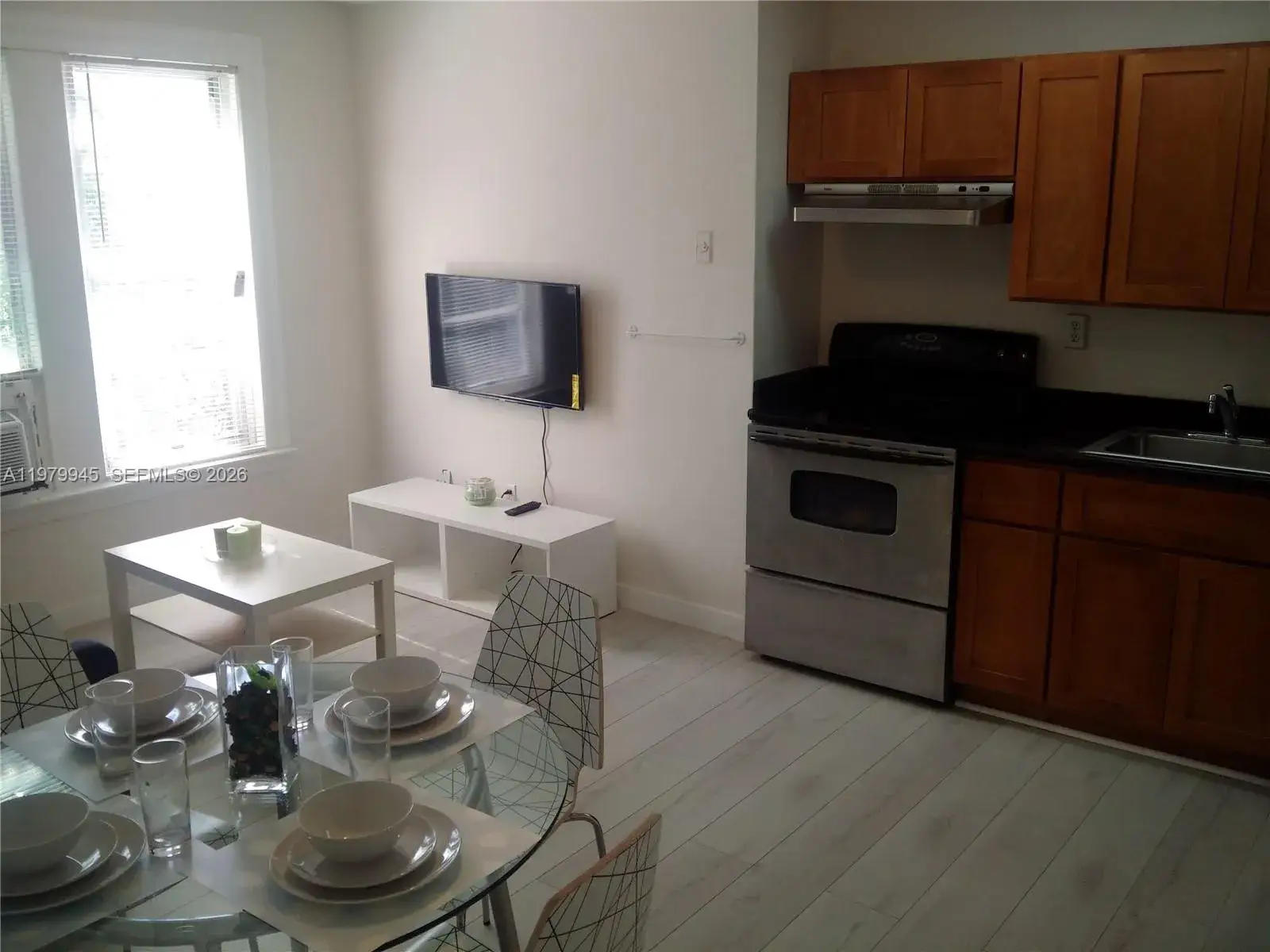 1 bedroom 1 bath Residential Lease for rent at 842 Meridian Ave # 3C, Miami Beach FL 33139