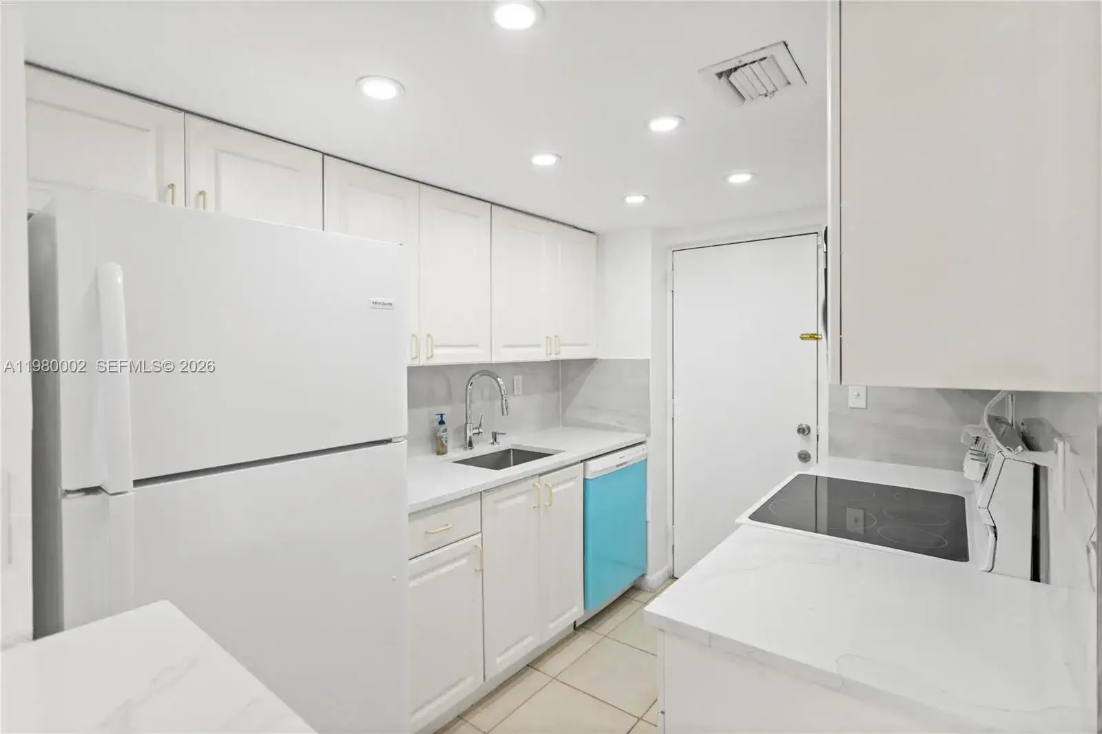 3 bedroom 2 bath Residential for sale at 17500 NW 68th Ave # D1004, Hialeah FL 33015
