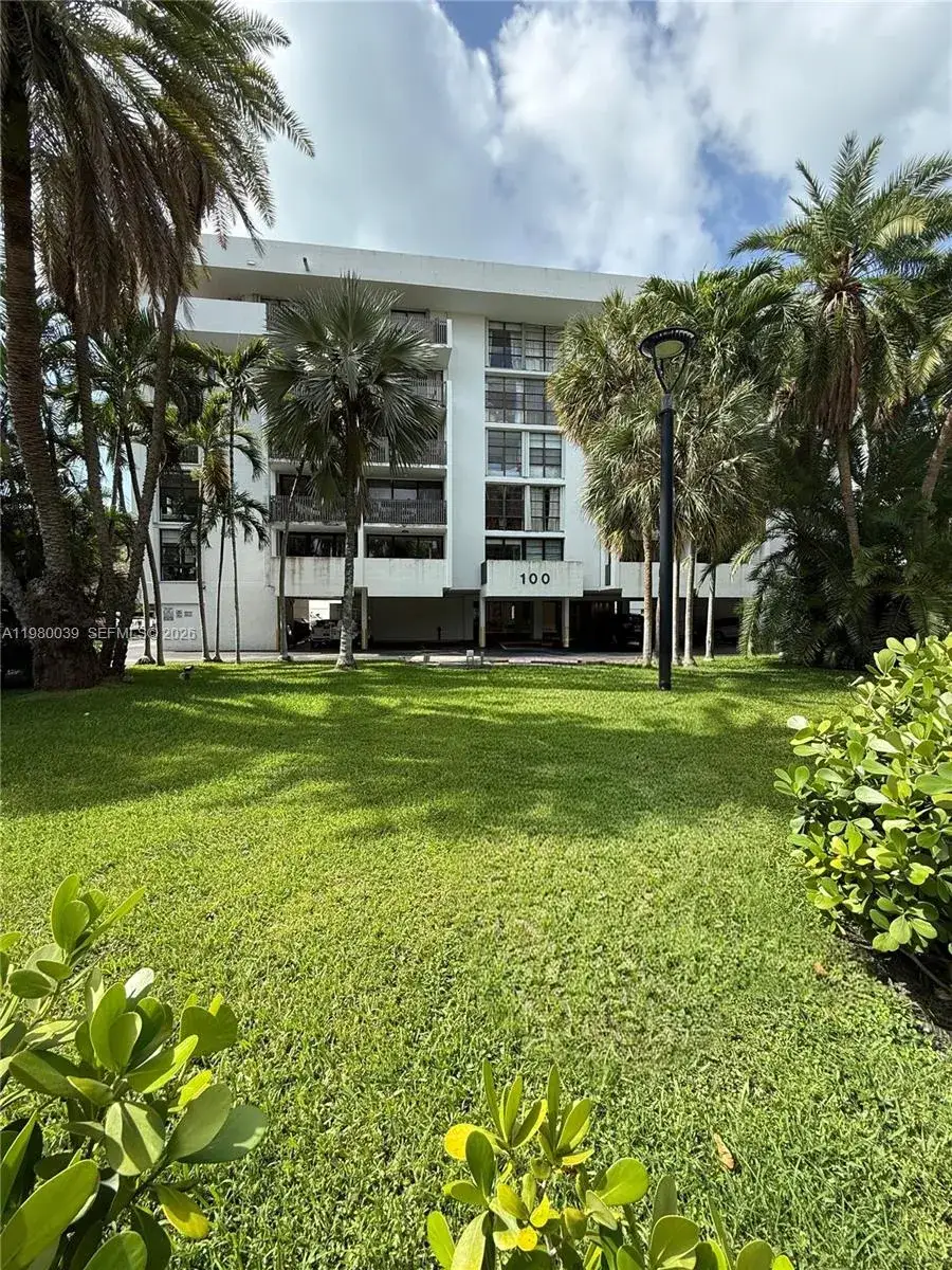 1 bedroom 1 bath Residential for sale at 100 Ocean Lane Dr # 303, Key Biscayne FL 33149