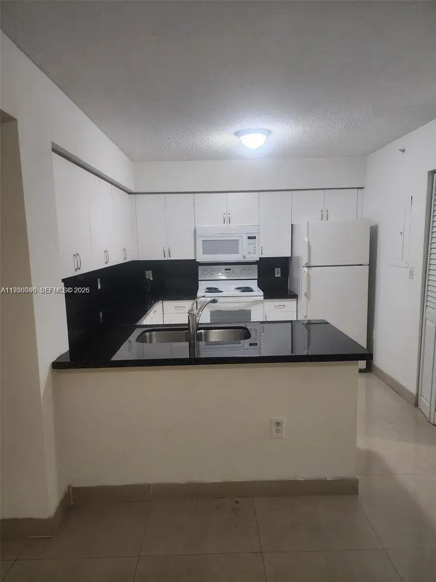 1 bedroom 1 bath Residential for sale at 4560 NW 107th Ave # 12, Doral FL 33178