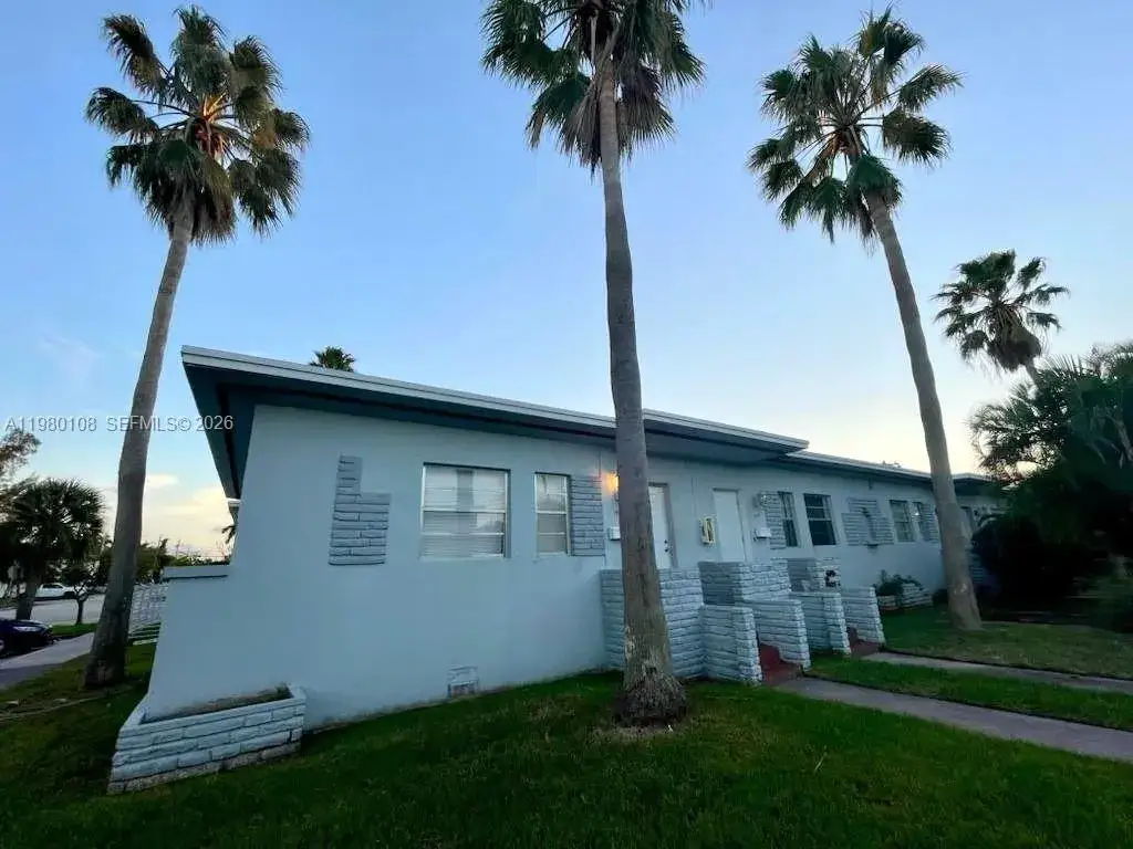 2 bedroom 1 bath Residential Lease for rent at 1900 Calais Dr # 1904, Miami Beach FL 33141