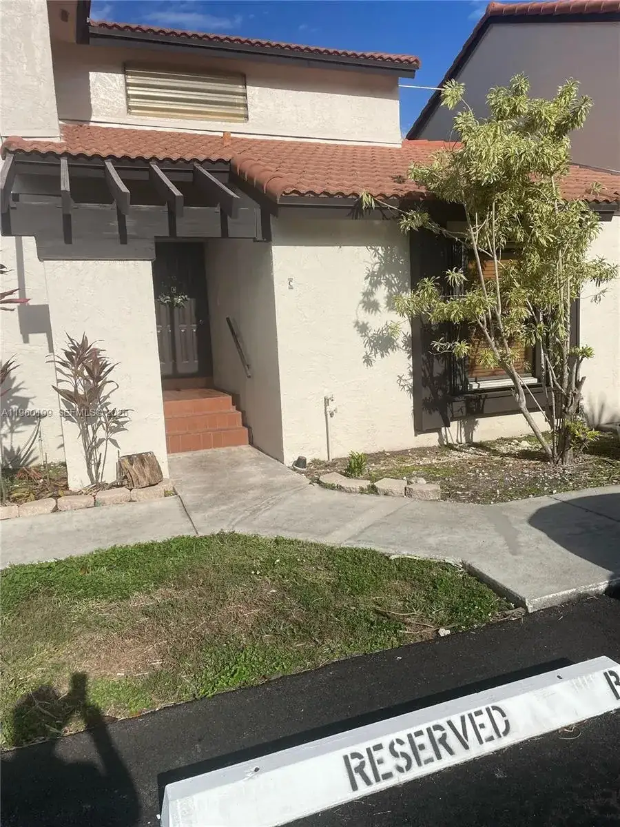 3 bedroom 2 bath Residential for sale at 15202 SW 46th Ln # 75, Miami FL 33185