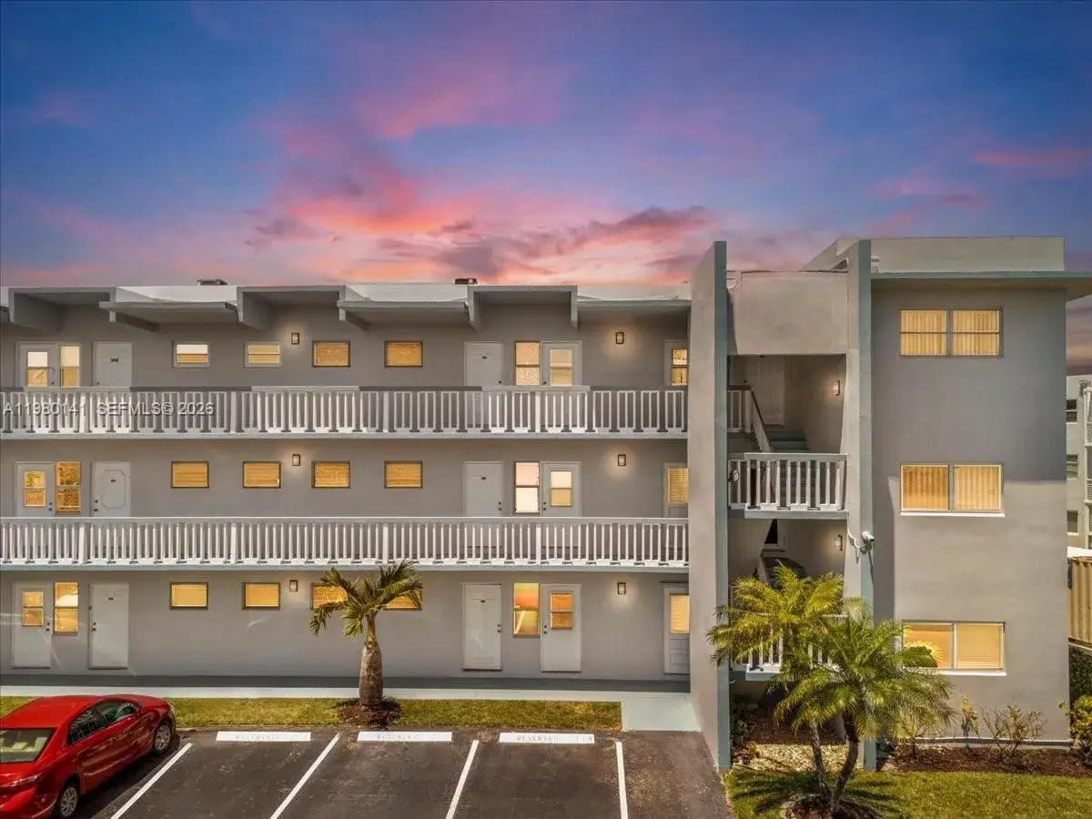 1 bedroom 1 bath Residential Lease for rent at 2200 Park Ln # 109, Hollywood FL 33021