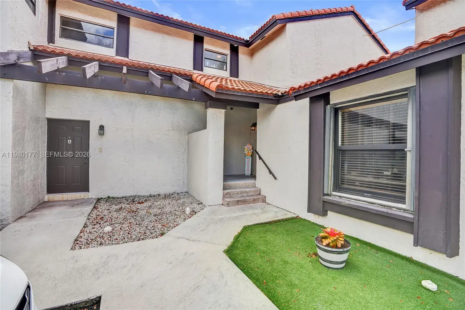 2 bedroom 1 bath Residential for sale at 15292 SW 46th Ln Br # 64, Miami FL 33185