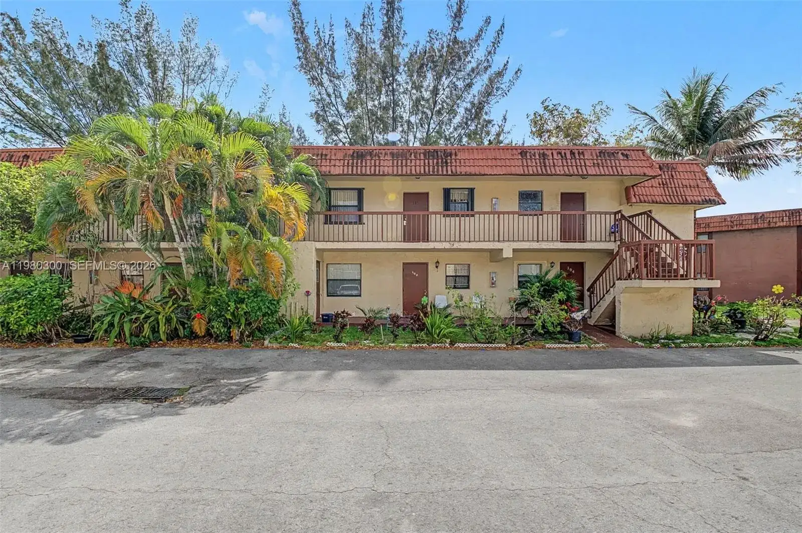 2 bedroom 2 bath Residential for sale at 6525 W 26th Dr # 37, Hialeah FL 33016